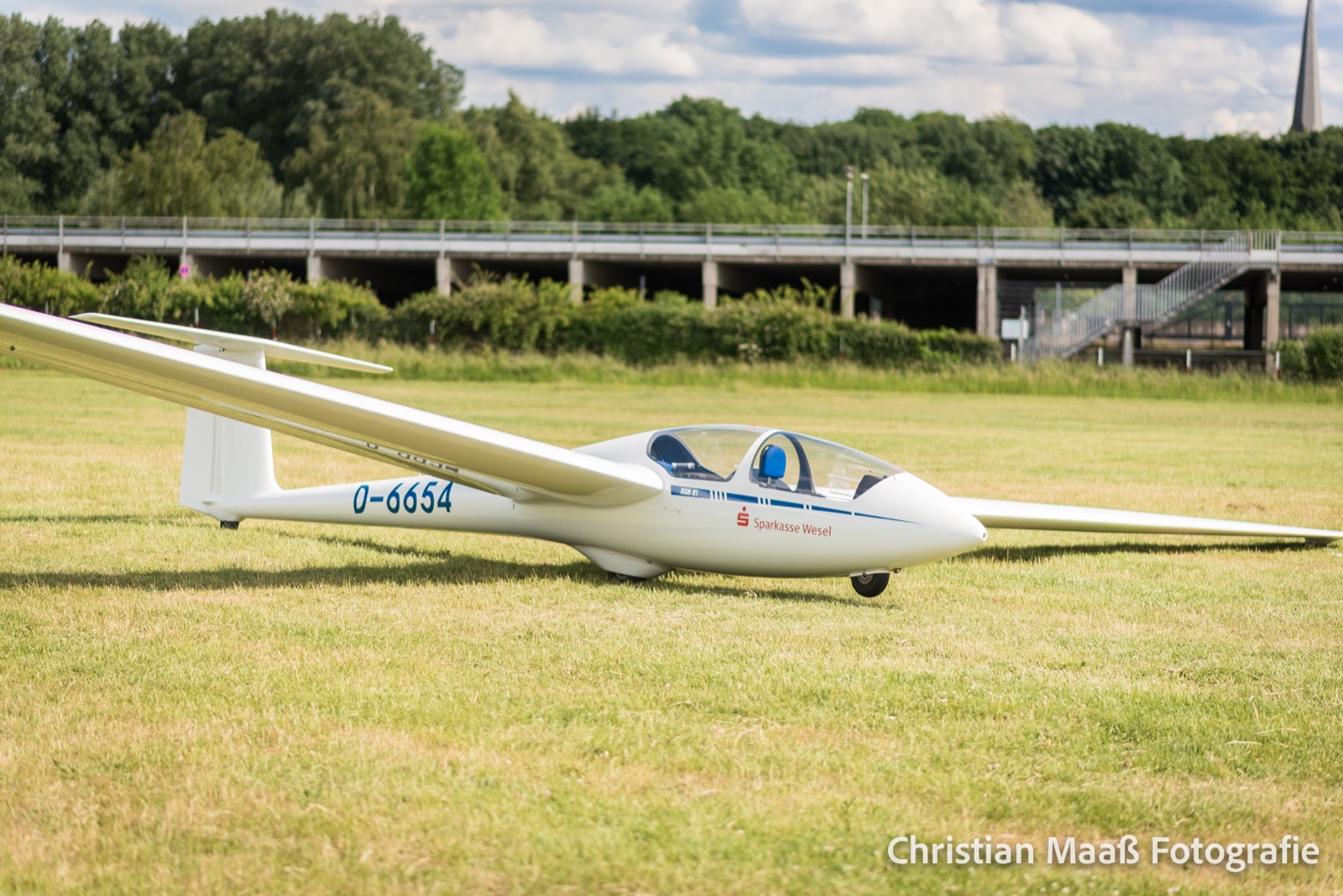 Segelflugzeug D-6654 auf dem Flugplatz Wesel-Römerwardt